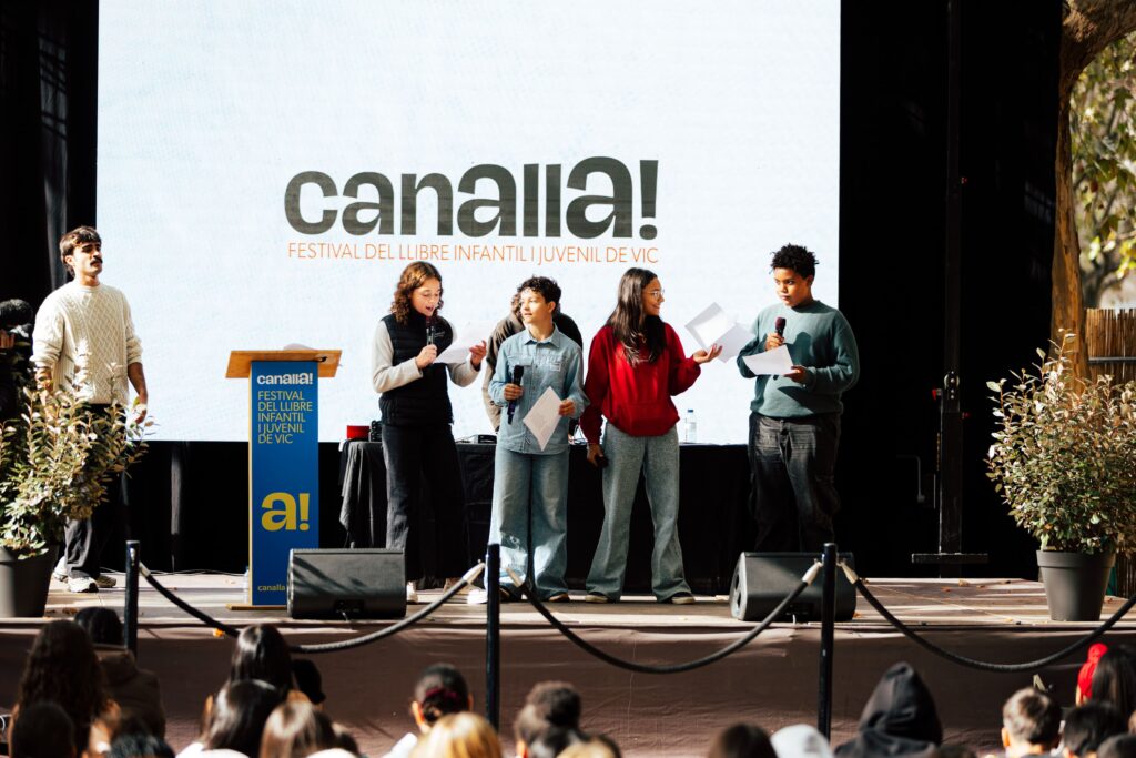 ReportatgeAdolescents que canten poesia i escriuen rap Festival Canalla
