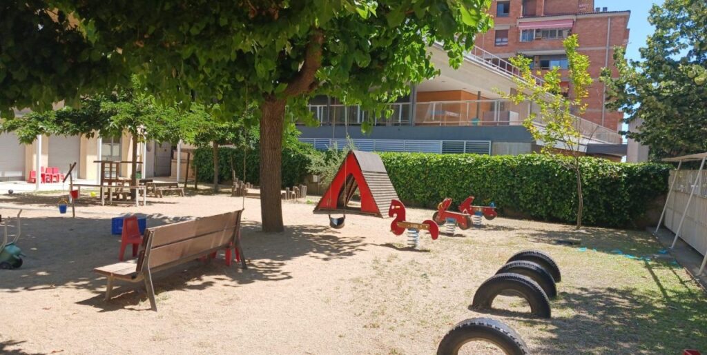 Menys ciment i més ombra: el pati de l’escola bressol Rocafonda de Mataró s’adapta per fer front al canvi climàtic mataro pati escola bressol