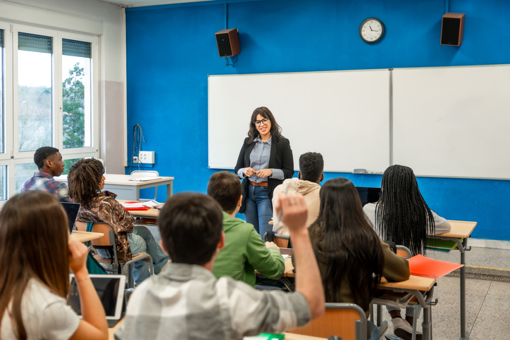 ActualitatEducació ofereix un augment de 1.500 euros en el complement específic docent fins al 2029 docent