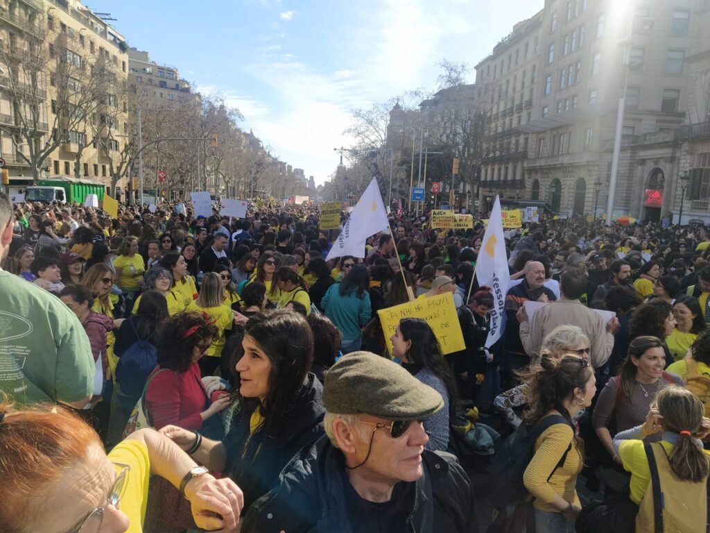 ActualitatAcord d’Educació amb CCOO i UGT per apujar el complement específic en 3.000 euros en quatre anys