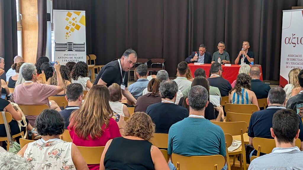 OpinióMés lideratge, menys burocràcia: l’escola només avança si treballa amb el seu entorn axia