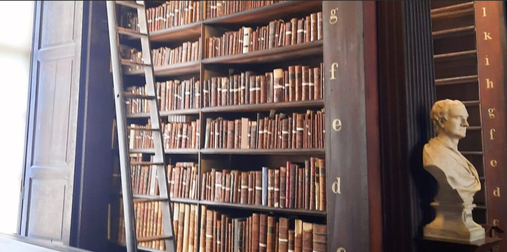 biblioteca del Trinity College de Dublín