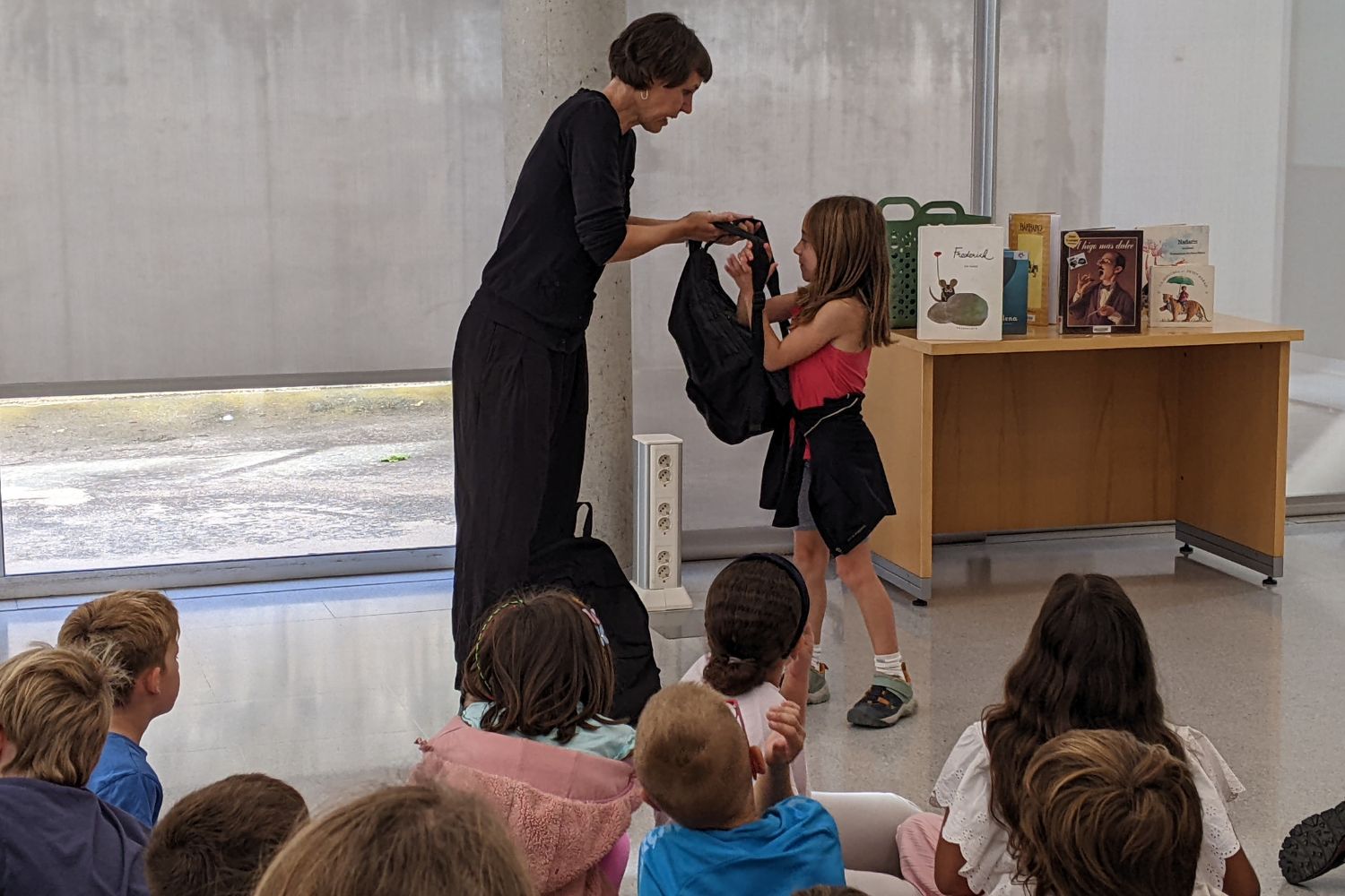 Una de les motxilles del projecte de les maletes viatgeres de Santpedor | Autoria: Biblioteca Pare Ignasi Casanovas