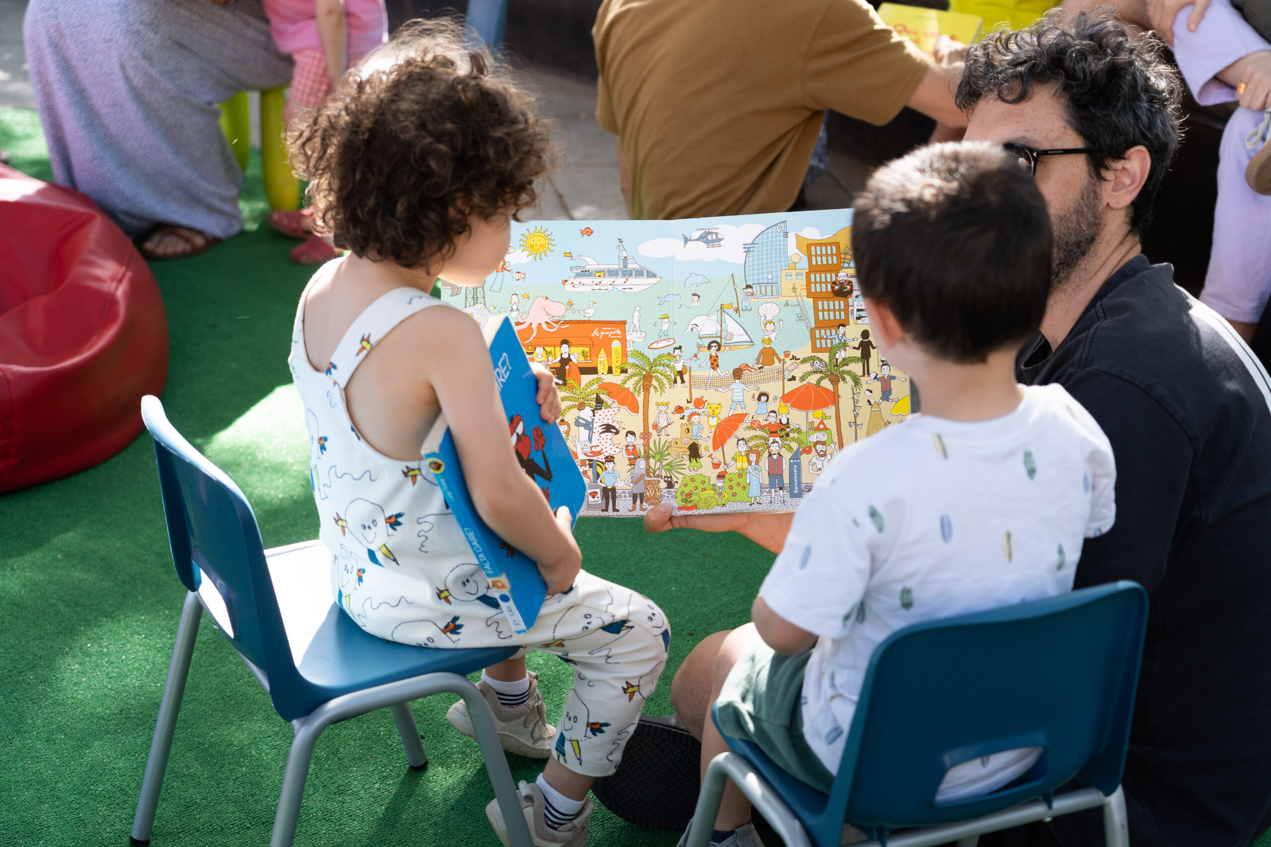 Carrer i espai comunitari com a espai educatiu